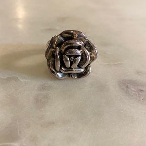 Chic Silver Rose Ring